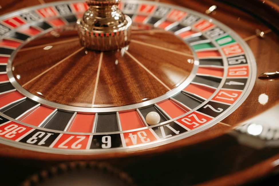 fridayrollcasinoca.com